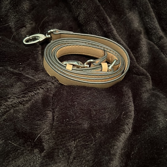 GUESS Purse - Picture 6 of 6